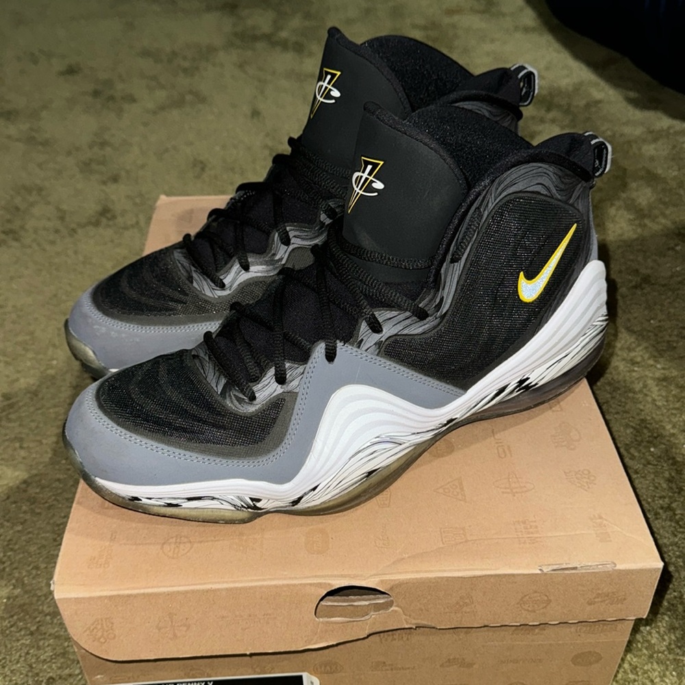 Nike Air Penny V in Tour Yellow